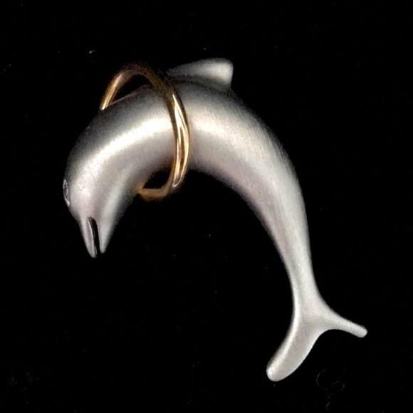 VINTAGE LADY REMINGTON GOLD AND SILVER TONE DOLPHIN BROOCH - Picture 1 of 9